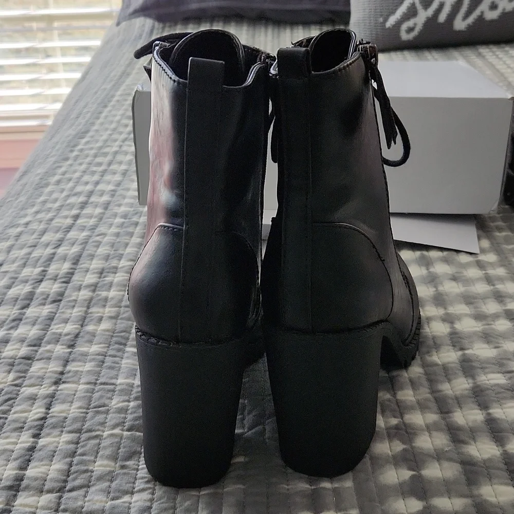 Boots - Picture 6 of 8